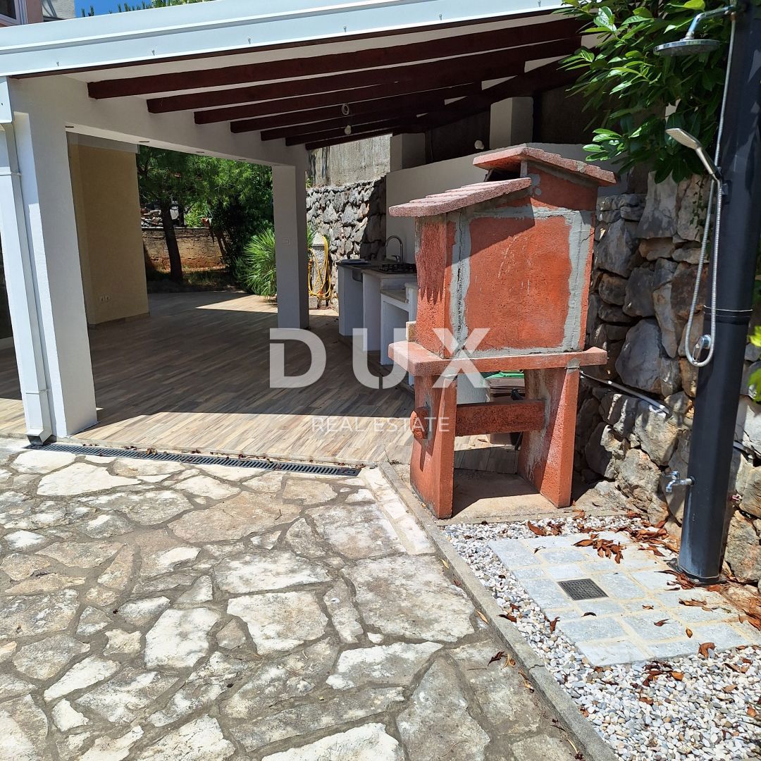 ISOLA DI KRK, CITTÀ DI KRK - Appartamento 69 m2 + giardino 150 m2