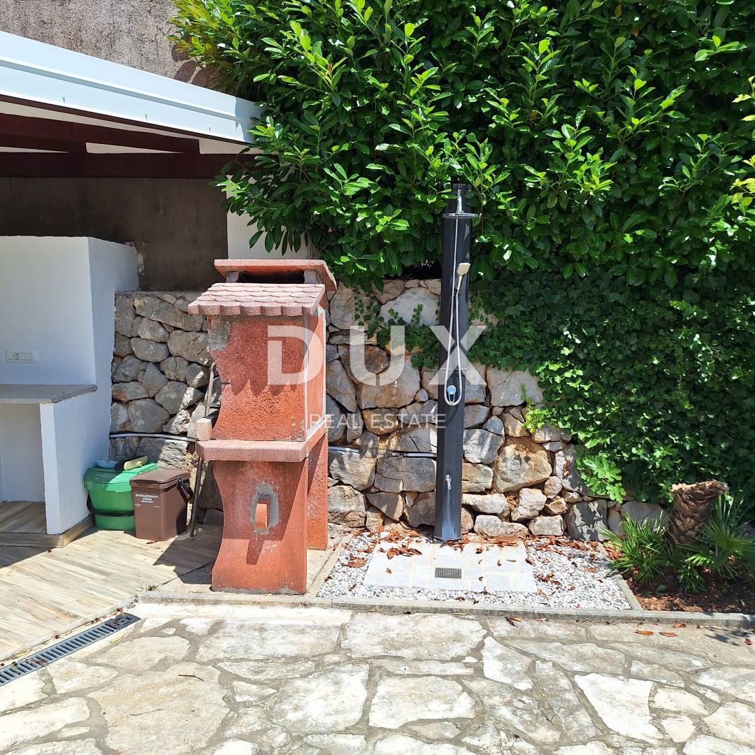 ISOLA DI KRK, CITTÀ DI KRK - Appartamento 69 m2 + giardino 150 m2