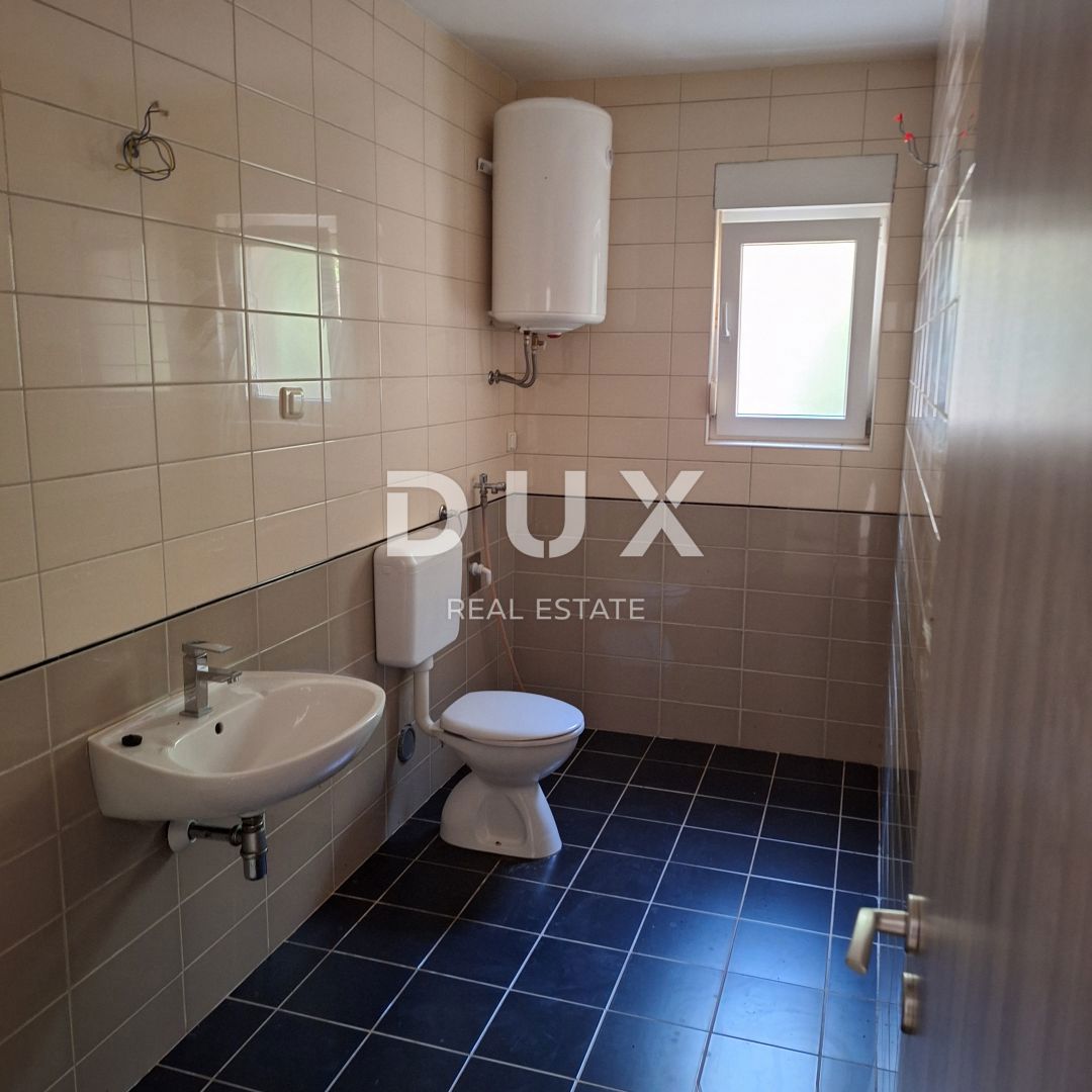 ISOLA DI KRK, CITTÀ DI KRK - Appartamento 69 m2 + giardino 150 m2