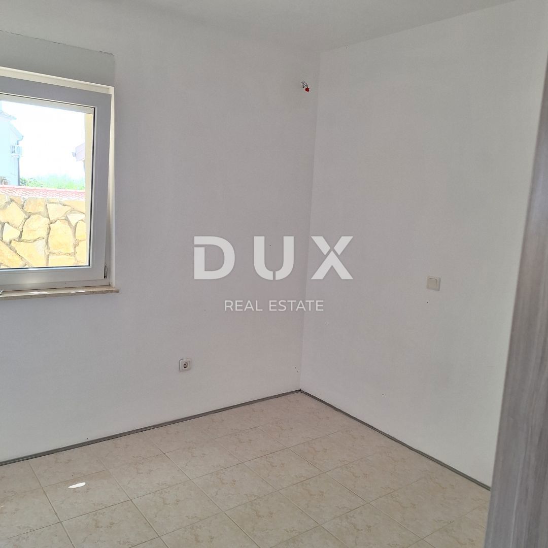 ISOLA DI KRK, CITTÀ DI KRK - Appartamento 69 m2 + giardino 150 m2