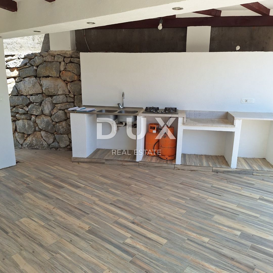 ISOLA DI KRK, CITTÀ DI KRK - Appartamento 69 m2 + giardino 150 m2