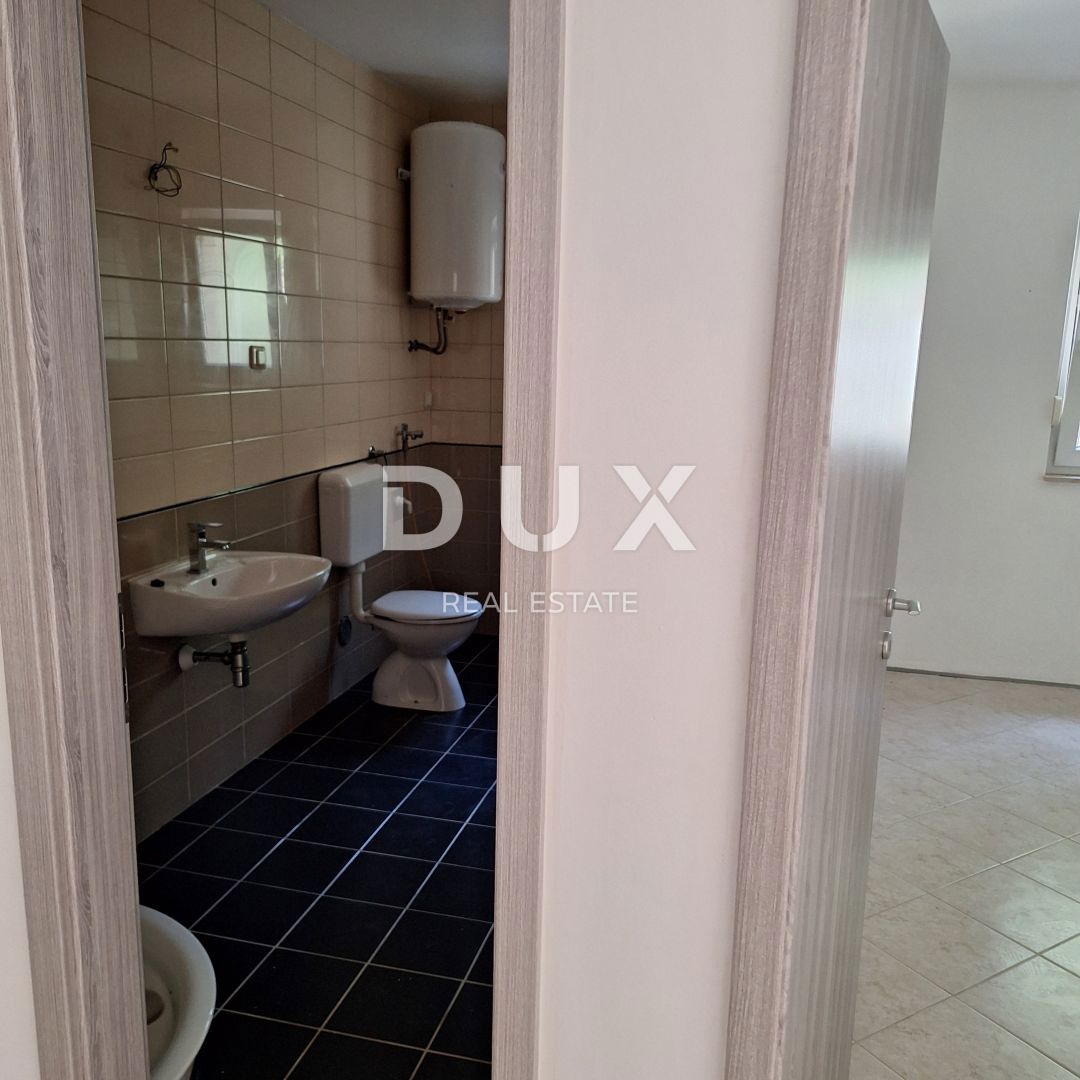 ISOLA DI KRK, CITTÀ DI KRK - Appartamento 69 m2 + giardino 150 m2