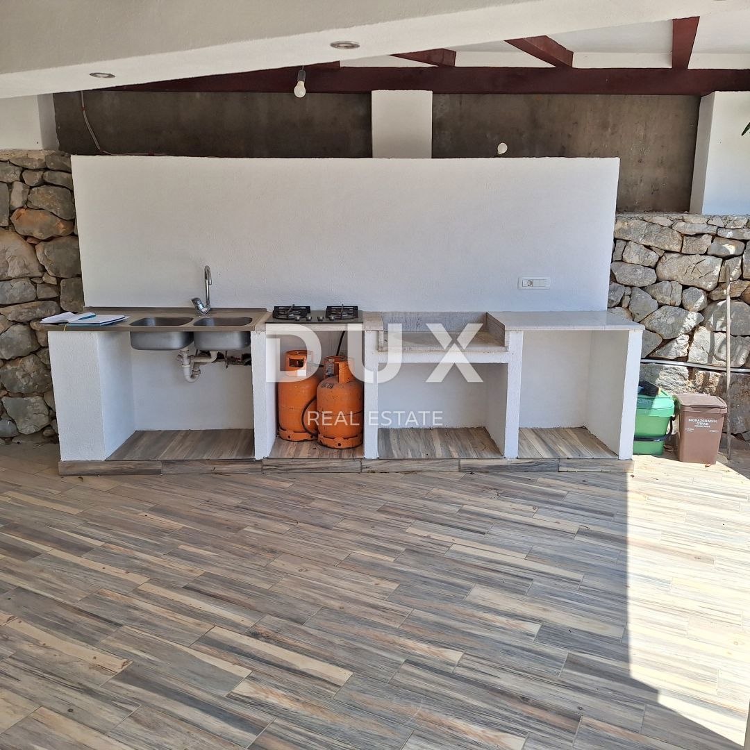 ISOLA DI KRK, CITTÀ DI KRK - Appartamento 69 m2 + giardino 150 m2