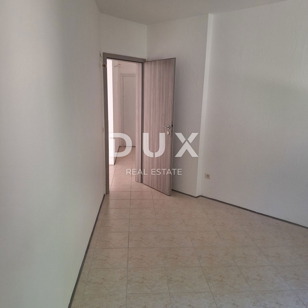 ISOLA DI KRK, CITTÀ DI KRK - Appartamento 69 m2 + giardino 150 m2
