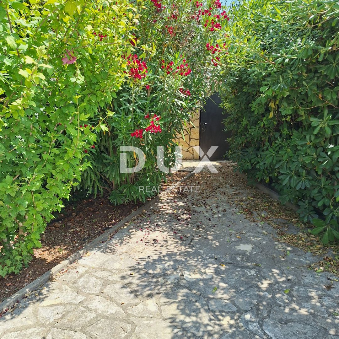 ISOLA DI KRK, CITTÀ DI KRK - Appartamento 69 m2 + giardino 150 m2