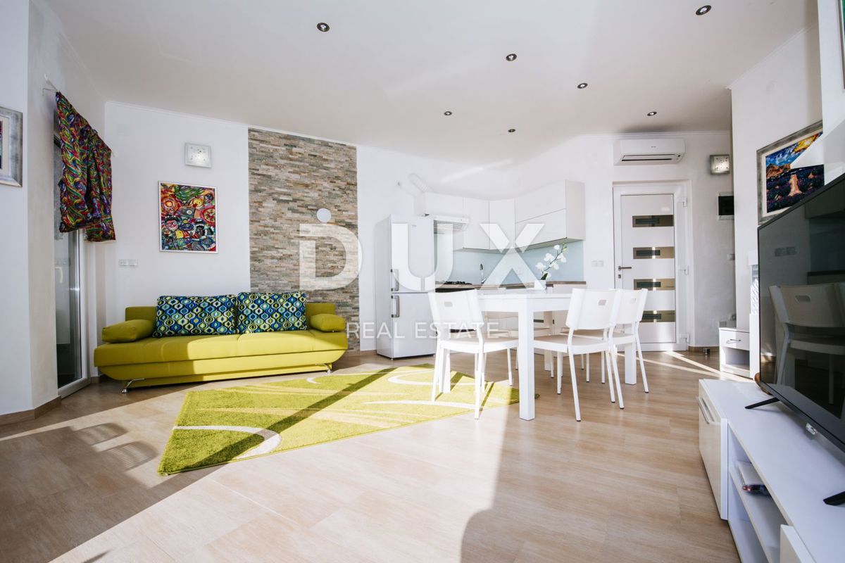 ISOLA DI PAG, KOŠLJUN - Villa al mare con 4 appartamenti