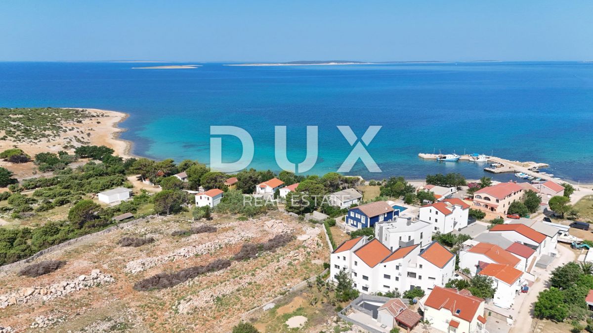 ISOLA DI PAG, KOŠLJUN - Villa al mare con 4 appartamenti