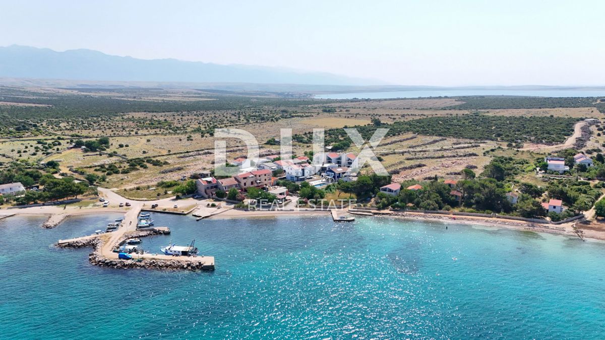 ISOLA DI PAG, KOŠLJUN - Villa al mare con 4 appartamenti