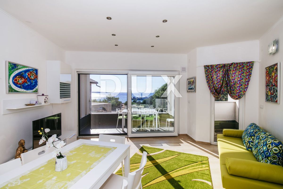 ISOLA DI PAG, KOŠLJUN - Villa al mare con 4 appartamenti