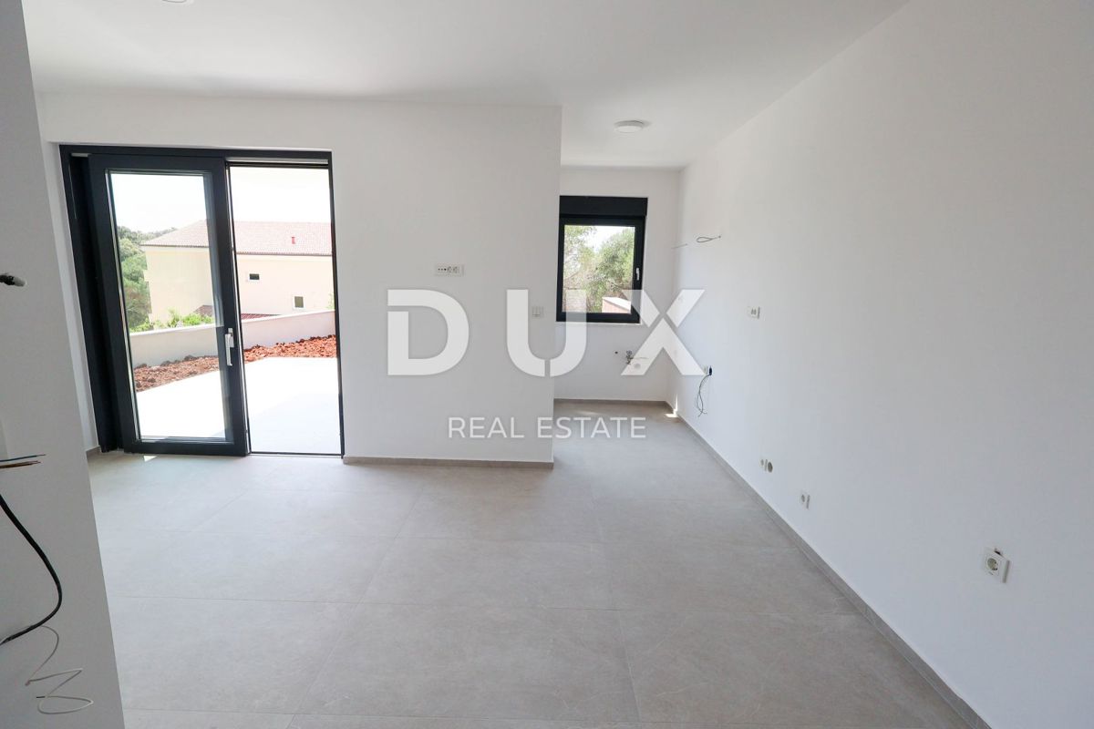 NOVALJA, JAKIŠNICA - Appartamento 58m2 al primo piano con una bellissima vista sul mare