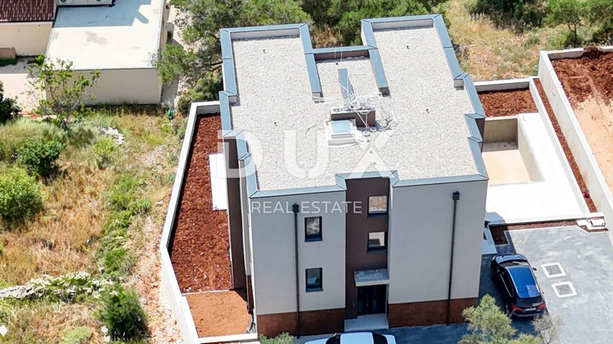 NOVALJA, JAKIŠNICA - Appartamento 58m2 al primo piano con una bellissima vista sul mare