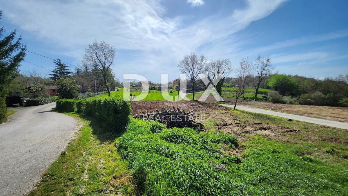 ISTRIA, GRAČIŠĆE - Tre terreni edificabili in una parte idilliaca dell'Istria