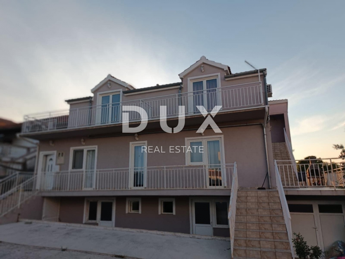 VODICE, SEBENICO - OCCASIONE! Casa con 5 appartamenti in posizione tranquilla 