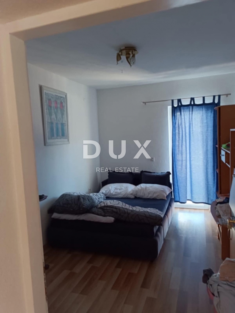 VODICE, SEBENICO - OCCASIONE! Casa con 5 appartamenti in posizione tranquilla 