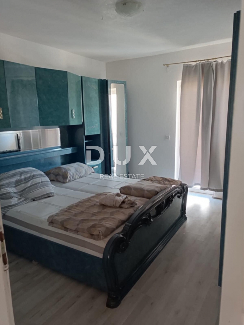 VODICE, SEBENICO - OCCASIONE! Casa con 5 appartamenti in posizione tranquilla 