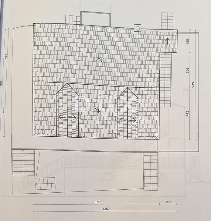 VODICE, SEBENICO - OCCASIONE! Casa con 5 appartamenti in posizione tranquilla 