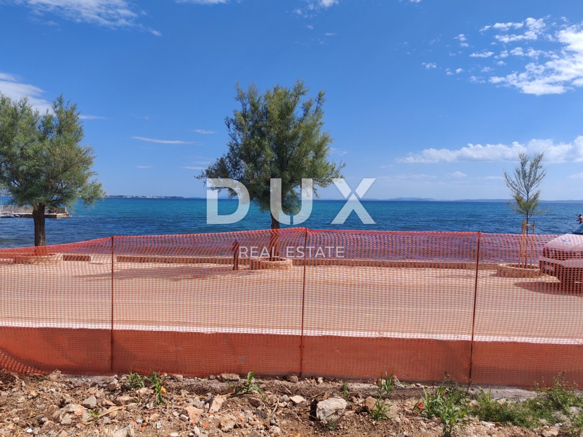 ZADAR, VIR - Lussuoso appartamento con giardino, prima fila al mare! AS1