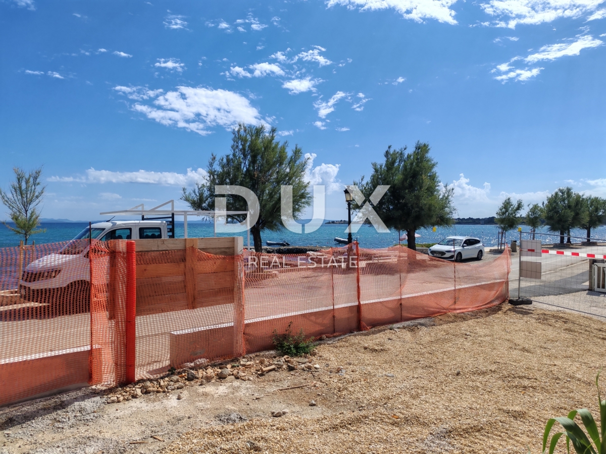 ZADAR, VIR - Lussuoso appartamento con giardino, prima fila al mare! AS1