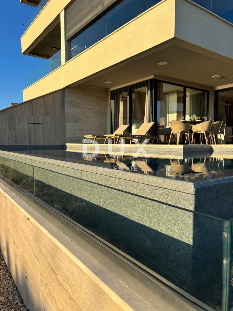 ISOLA DI PAG, POVLJANA - Appartamento con 2 camere da letto e soggiorno, 78 m2, prima fila al mare