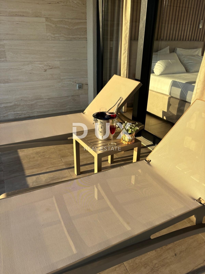 ISOLA DI PAG, POVLJANA - Appartamento con 2 camere da letto e soggiorno, 78 m2, prima fila al mare