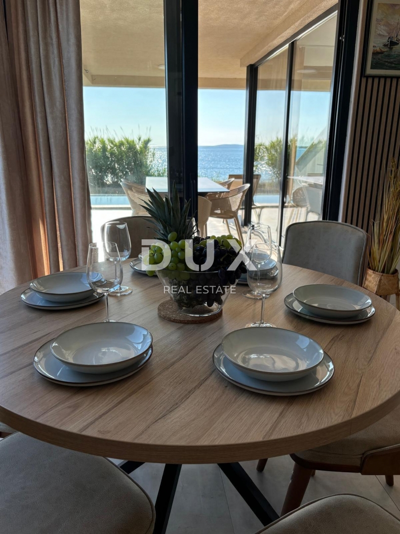 ISOLA DI PAG, POVLJANA - Appartamento con 2 camere da letto e soggiorno, 78 m2, prima fila al mare