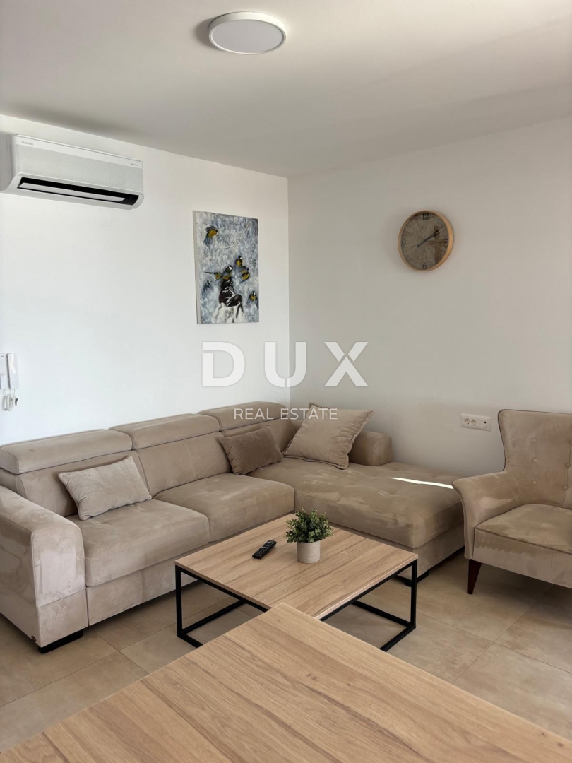 ISOLA DI PAG, POVLJANA - Appartamento con 2 camere da letto e soggiorno, 78 m2, prima fila al mare