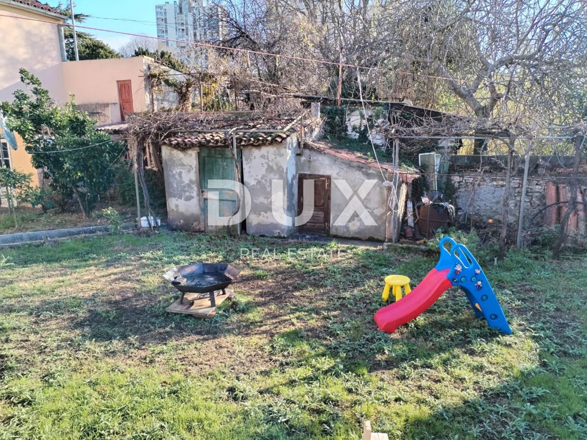 ISTRIA, POLA - Casa con due appartamenti a 400 m dal mare!
