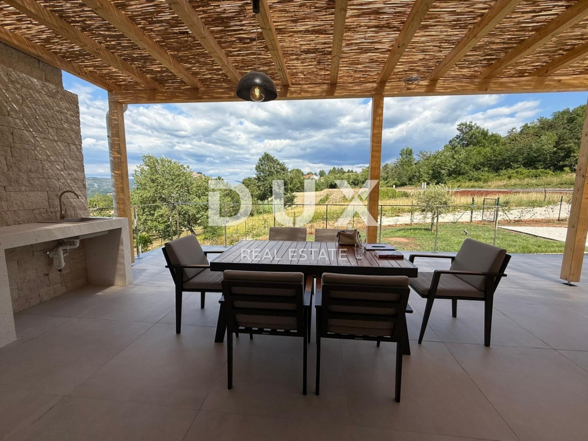 ISTRIA, MOTOVUN - Casa moderna con piscina