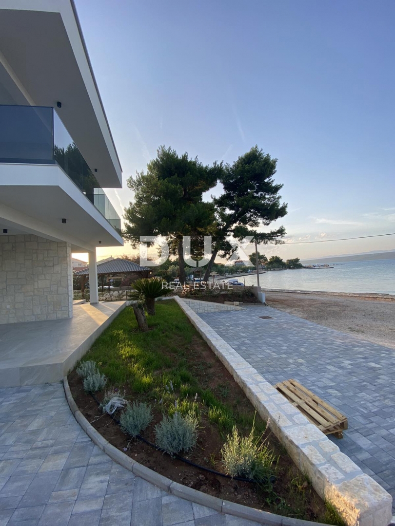 NEVIĐANE, PAŠMAN - Nuovo condominio in prima fila sul mare