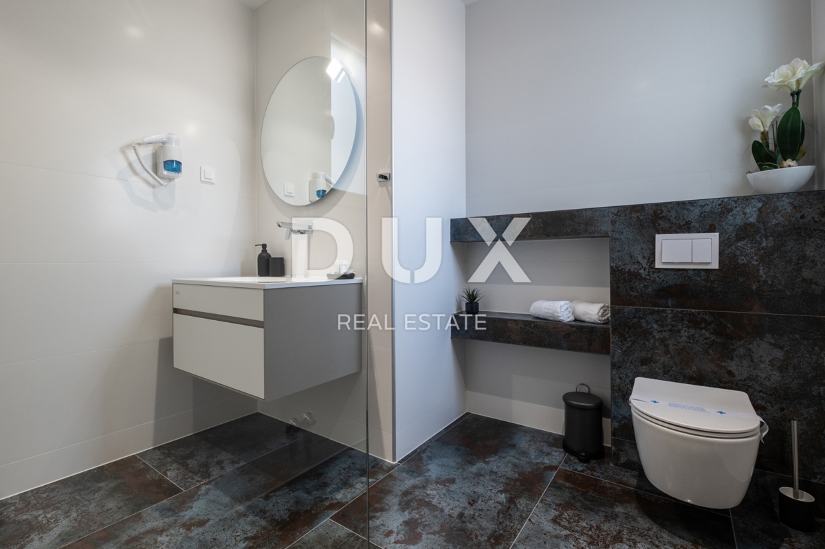 ISOLA DI PAG, NOVALJA - Villa con 4 camere da letto, piscina e sauna, 148,50 m2