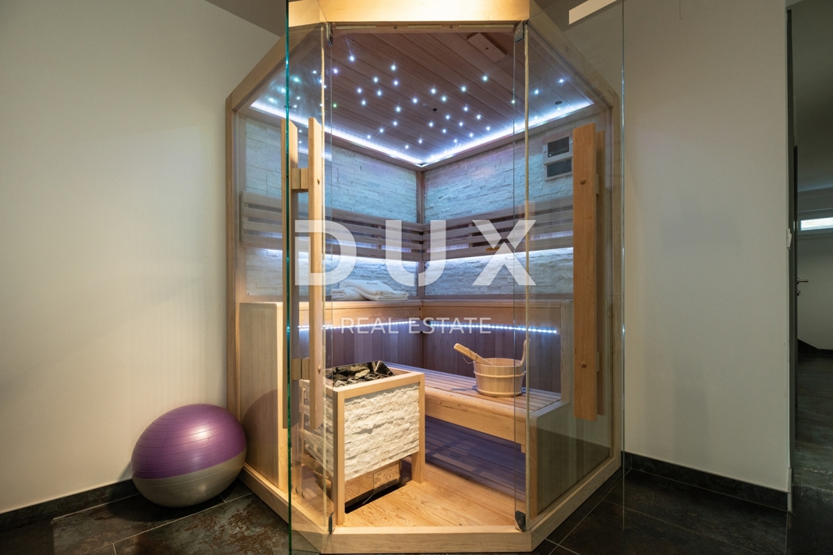 ISOLA DI PAG, NOVALJA - Villa con 4 camere da letto, piscina e sauna, 148,50 m2