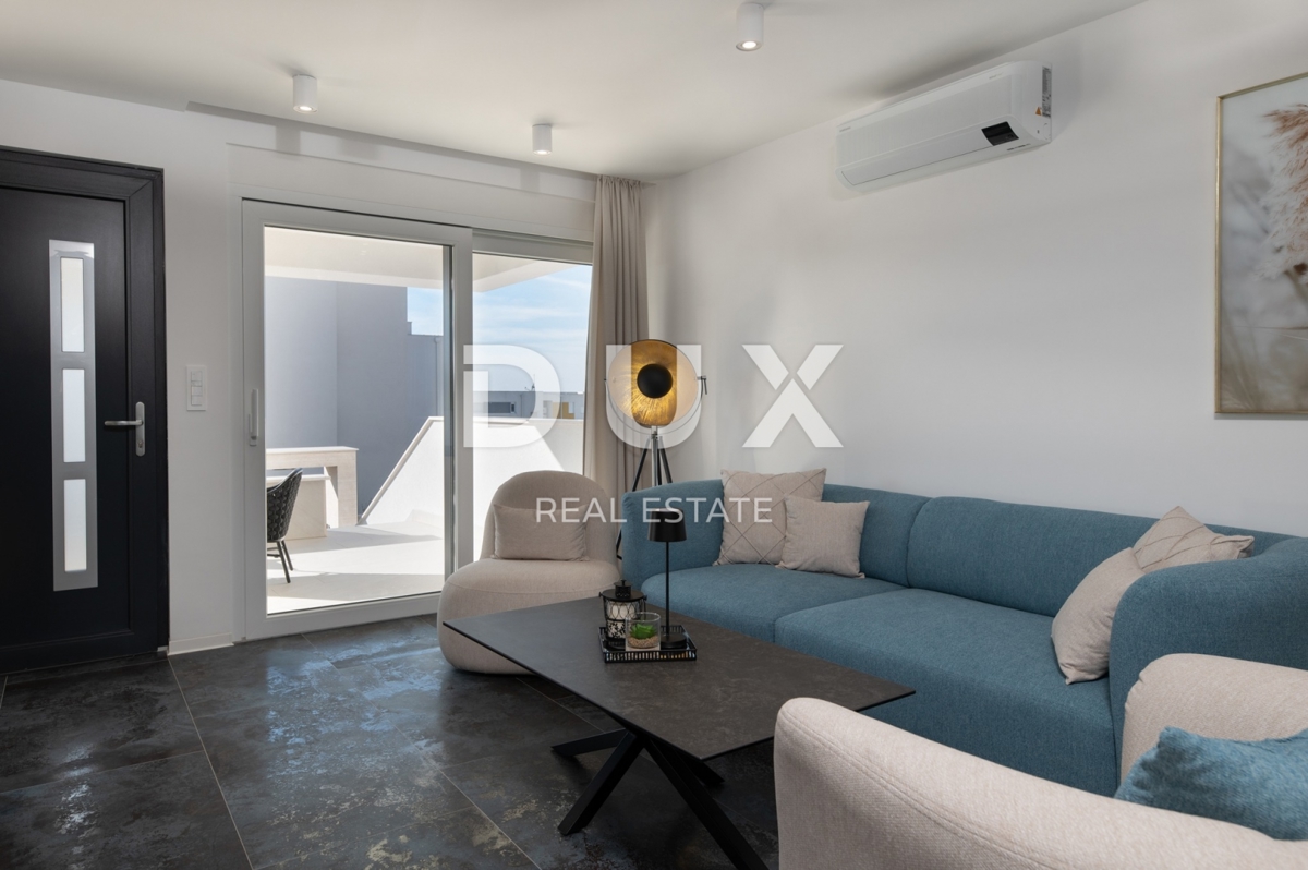 ISOLA DI PAG, NOVALJA - Villa con 4 camere da letto, piscina e sauna, 148,50 m2