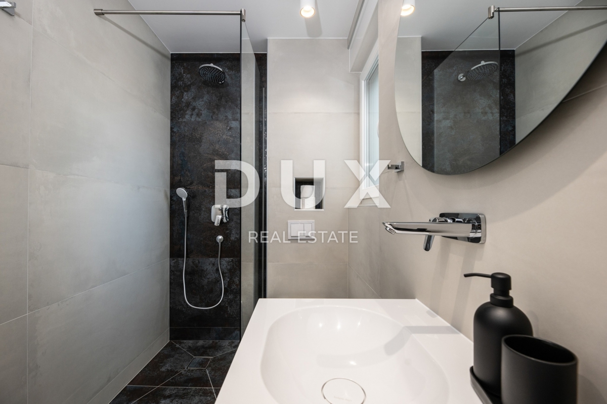 ISOLA DI PAG, NOVALJA - Villa con 4 camere da letto, piscina e sauna, 148,50 m2