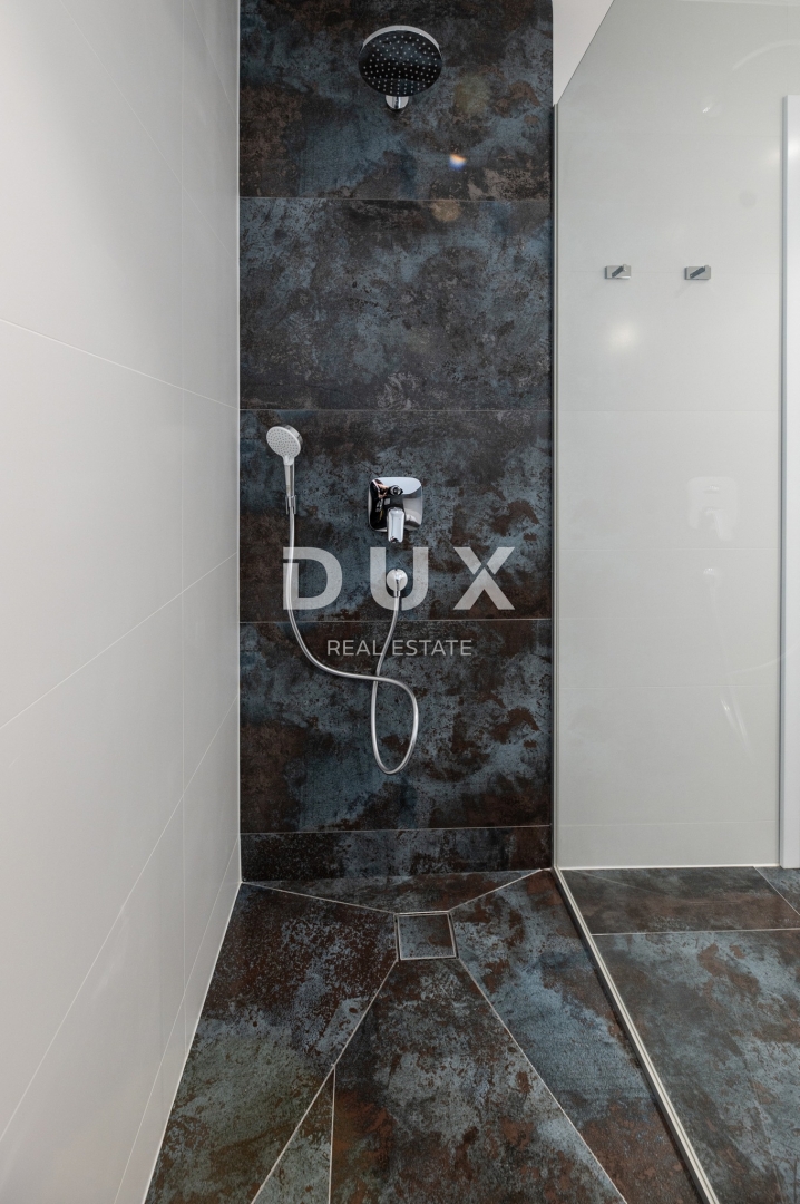 ISOLA DI PAG, NOVALJA - Villa con 4 camere da letto, piscina e sauna, 148,50 m2