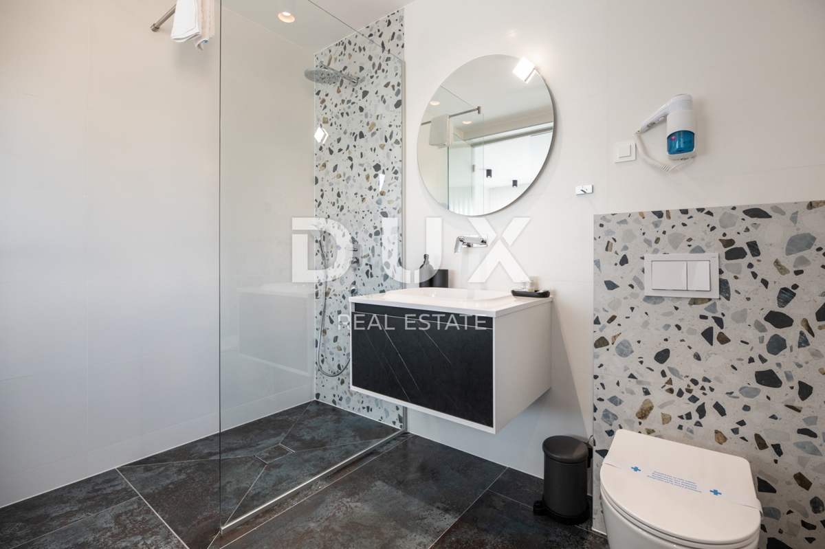 ISOLA DI PAG, NOVALJA - Villa con 4 camere da letto, piscina e sauna, 148,50 m2