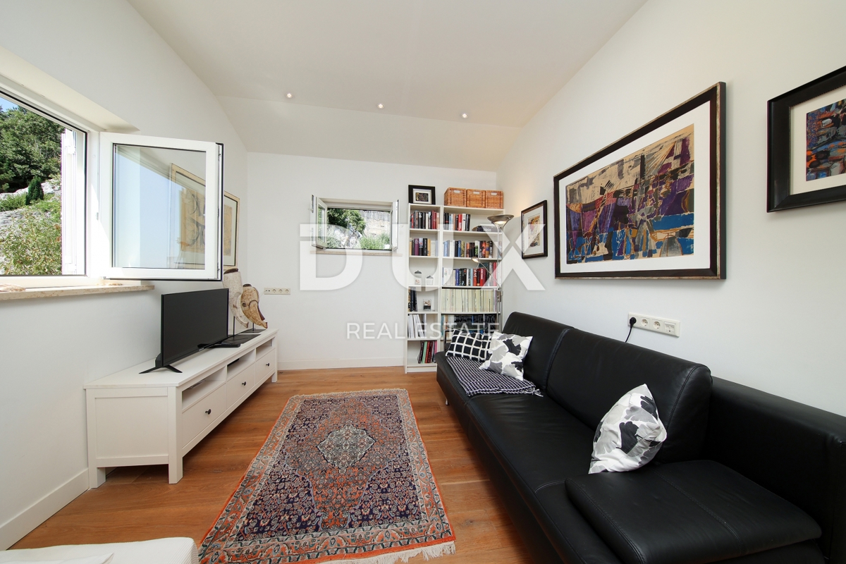 OPATIJA, LOVRAN – Attico con Piscina, Giardino e Vista Panoramica