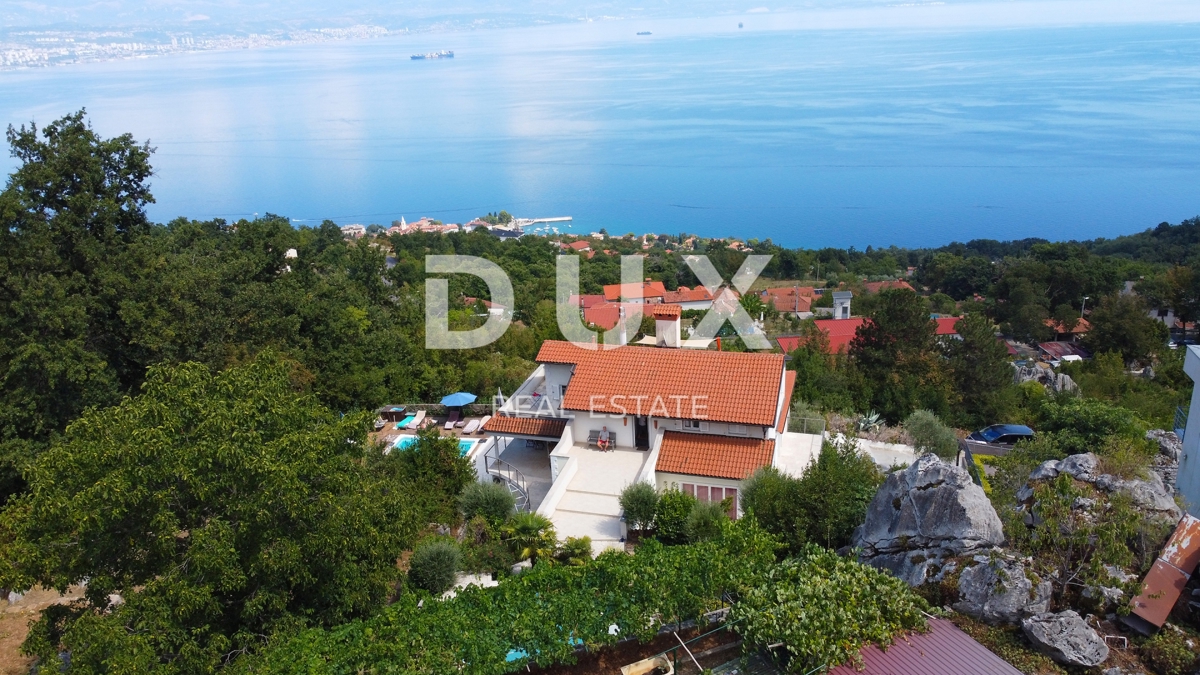 OPATIJA, LOVRAN – Attico con Piscina, Giardino e Vista Panoramica