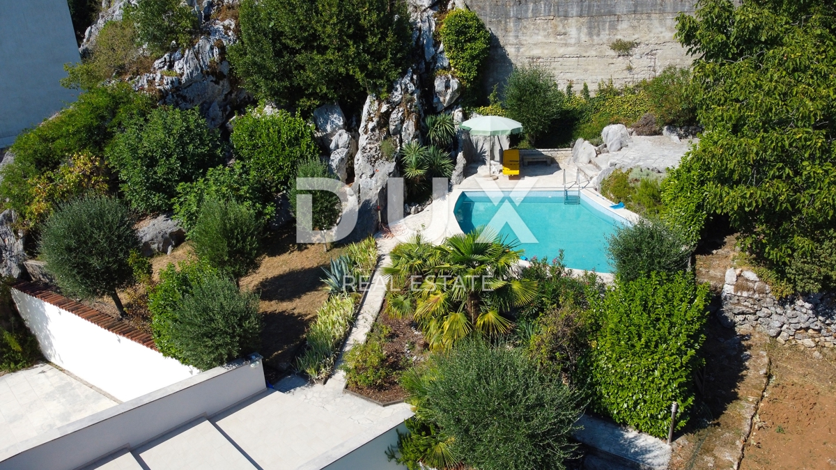 OPATIJA, LOVRAN – Attico con Piscina, Giardino e Vista Panoramica