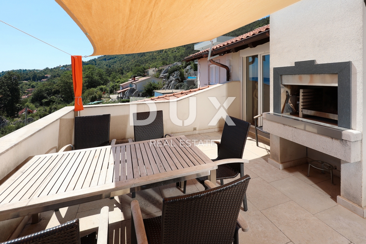 OPATIJA, LOVRAN – Attico con Piscina, Giardino e Vista Panoramica