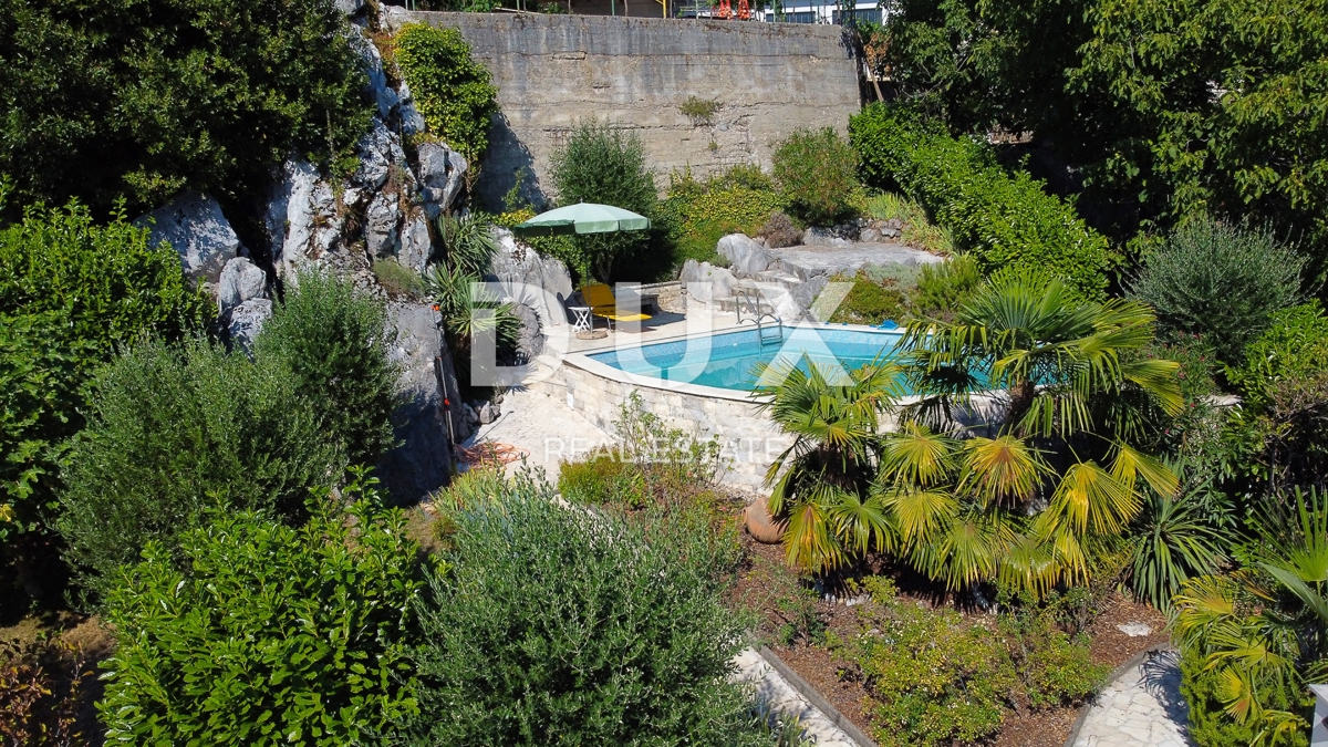 OPATIJA, LOVRAN – Attico con Piscina, Giardino e Vista Panoramica