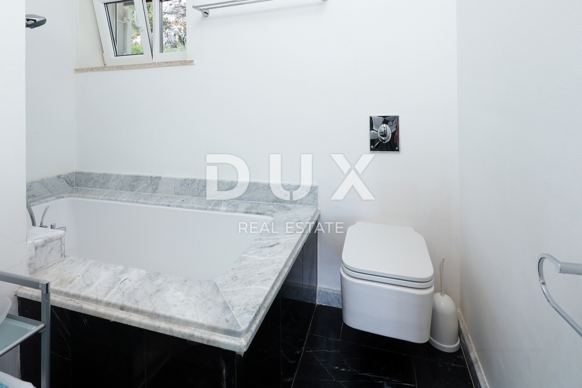 OPATIJA, LOVRAN – Attico con Piscina, Giardino e Vista Panoramica