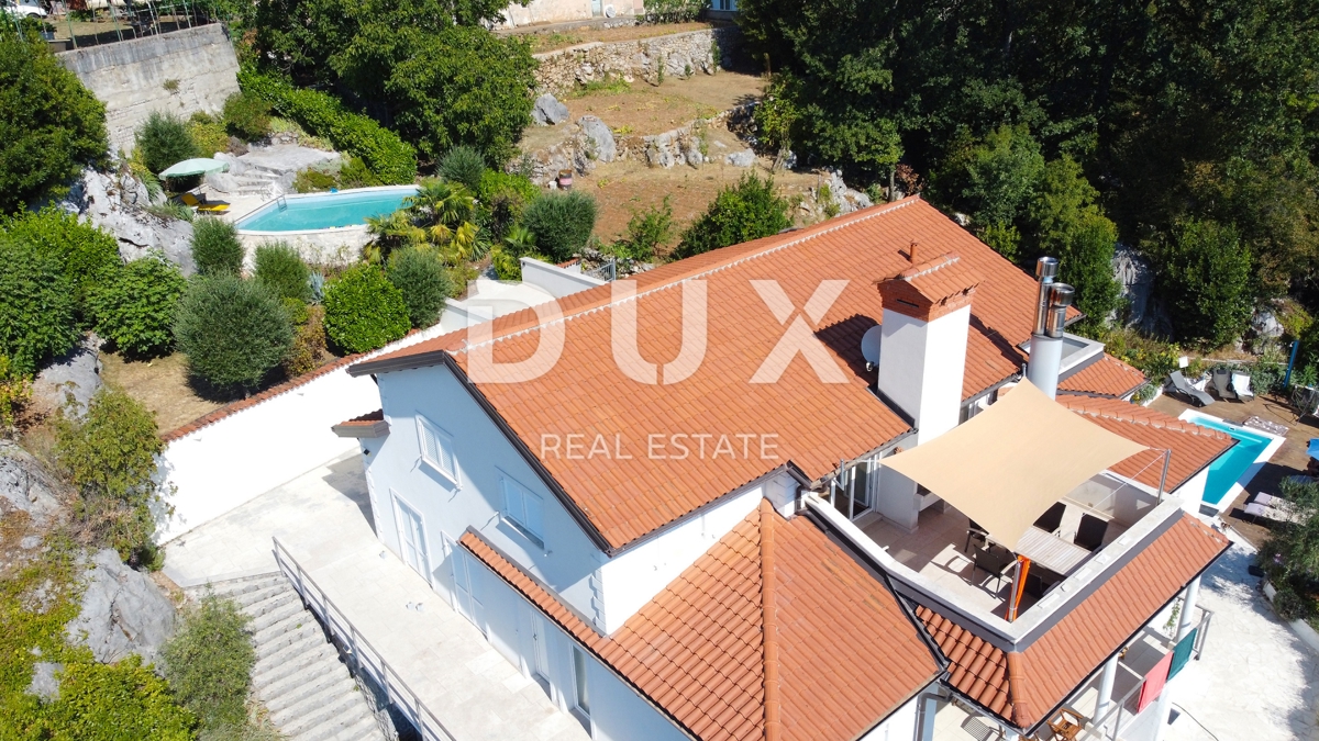 OPATIJA, LOVRAN – Attico con Piscina, Giardino e Vista Panoramica
