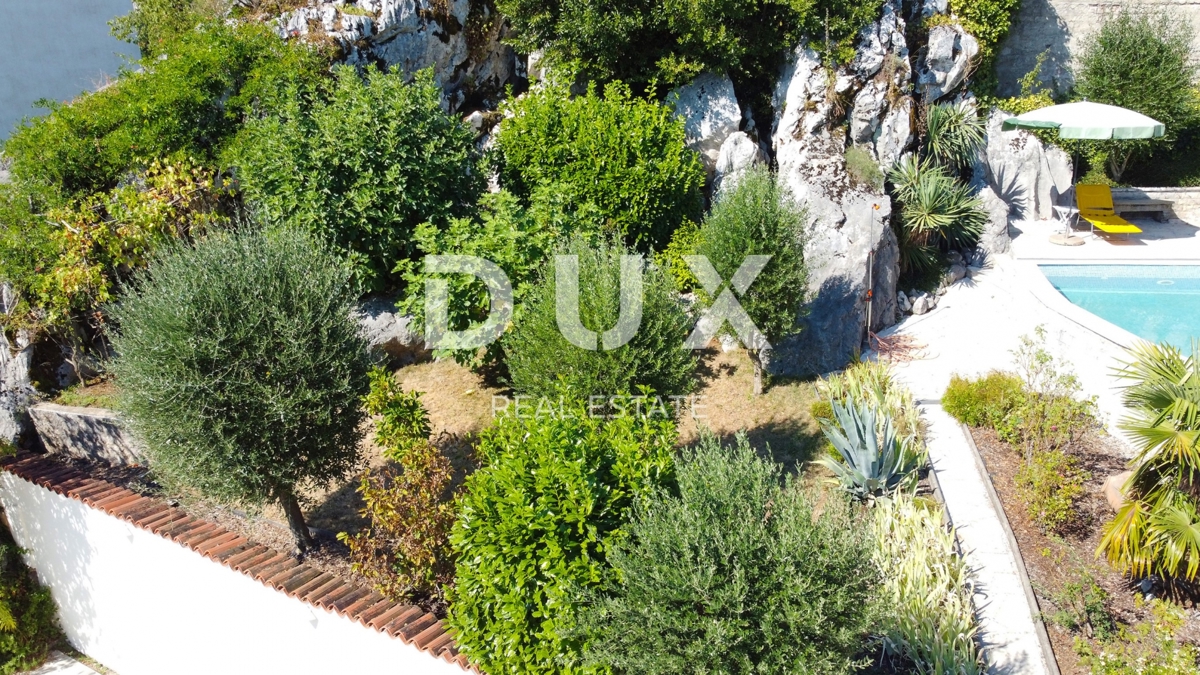 OPATIJA, LOVRAN – Attico con Piscina, Giardino e Vista Panoramica