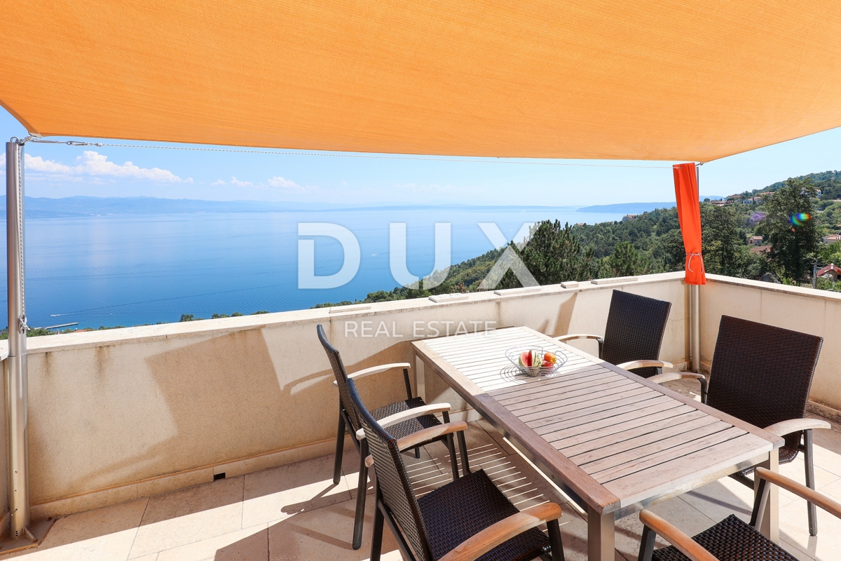 OPATIJA, LOVRAN – Attico con Piscina, Giardino e Vista Panoramica