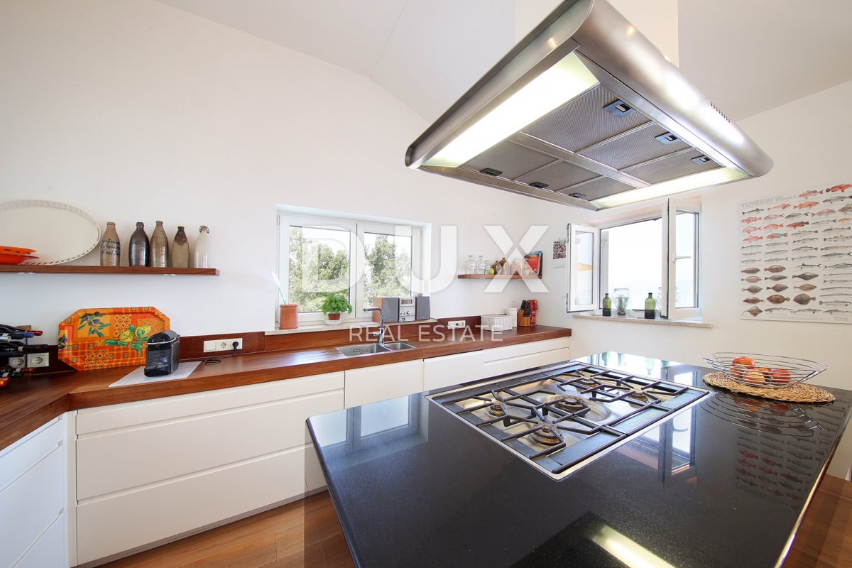 OPATIJA, LOVRAN – Attico con Piscina, Giardino e Vista Panoramica