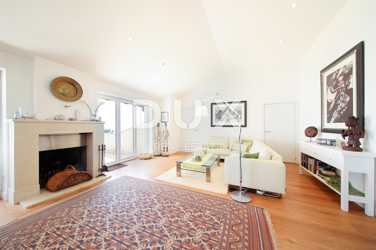 OPATIJA, LOVRAN – Attico con Piscina, Giardino e Vista Panoramica