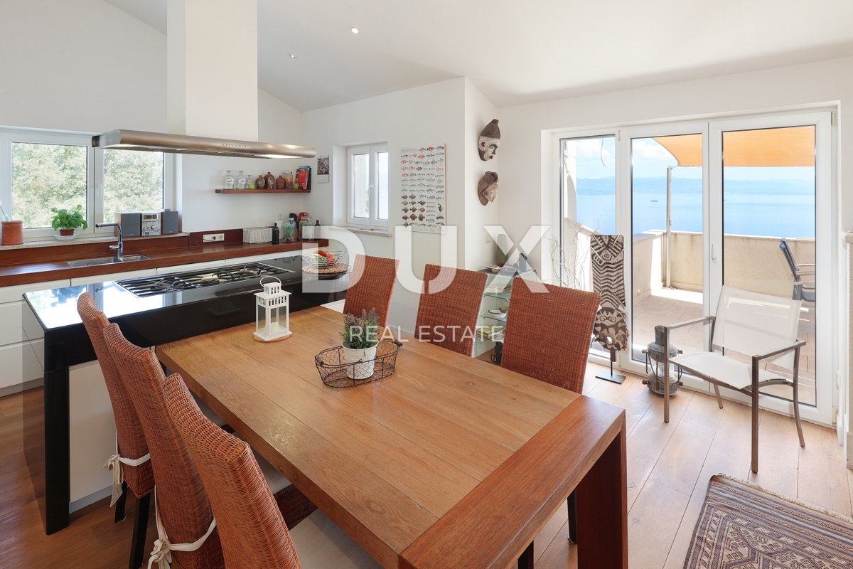OPATIJA, LOVRAN – Attico con Piscina, Giardino e Vista Panoramica