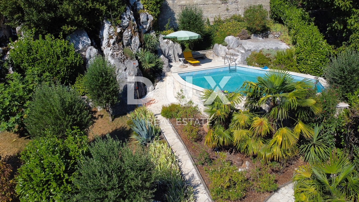 OPATIJA, LOVRAN – Attico con Piscina, Giardino e Vista Panoramica