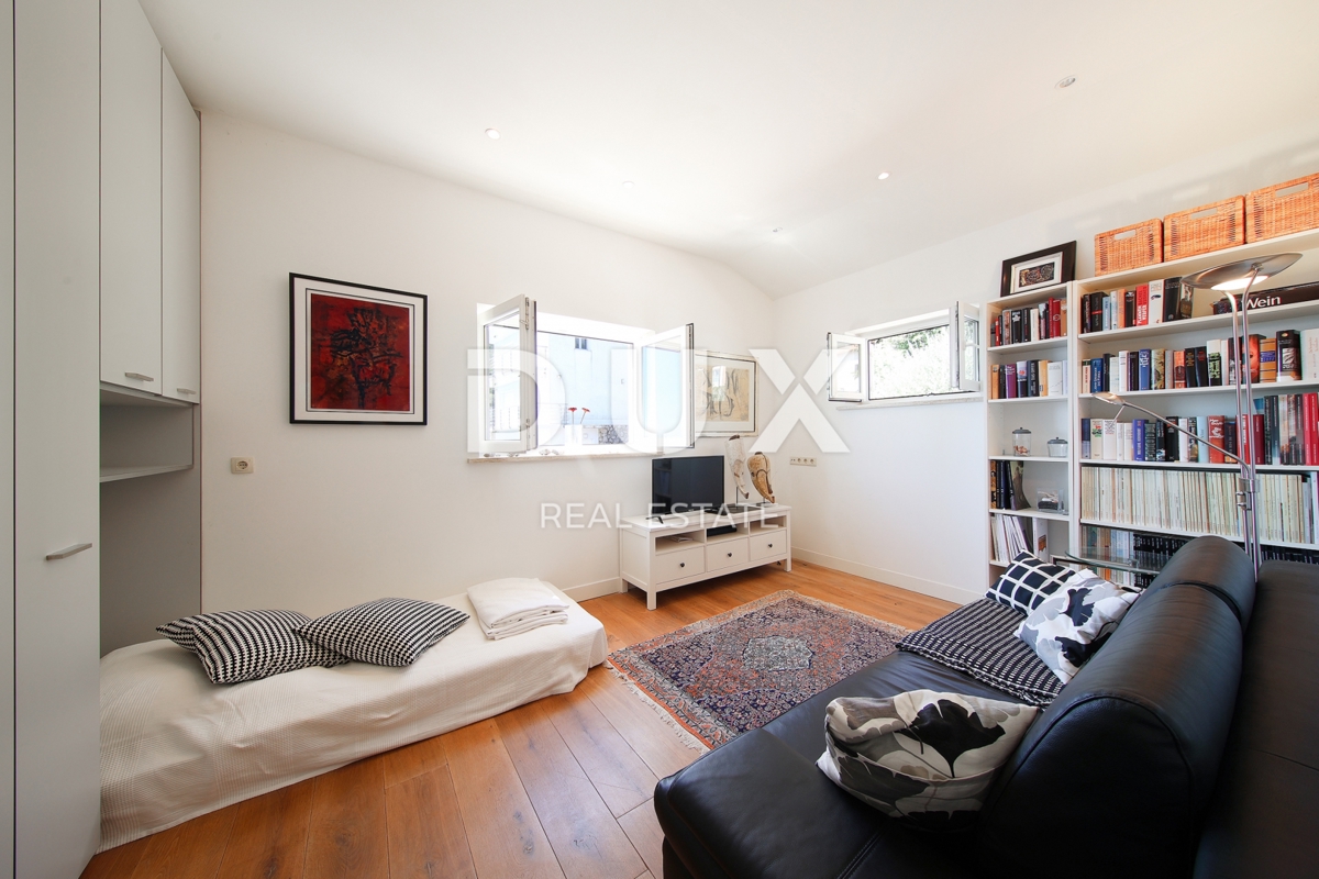 OPATIJA, LOVRAN – Attico con Piscina, Giardino e Vista Panoramica