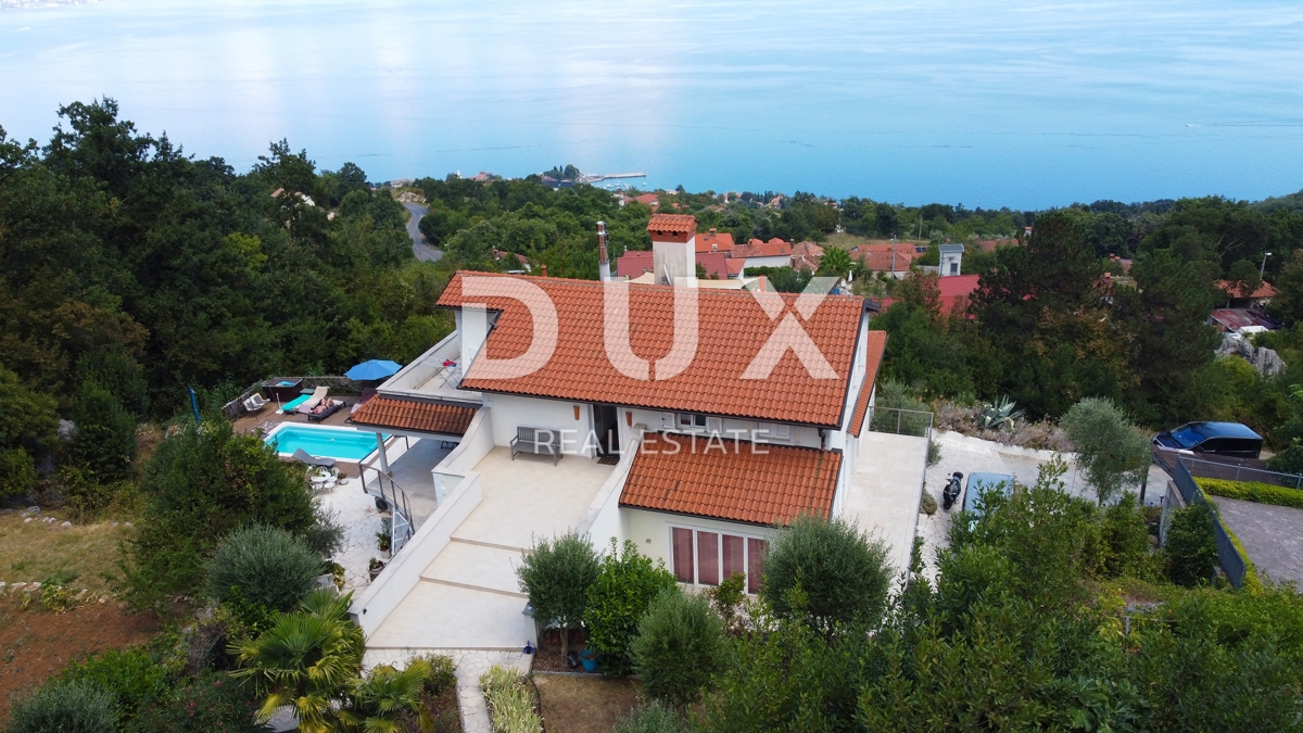 OPATIJA, LOVRAN – Attico con Piscina, Giardino e Vista Panoramica